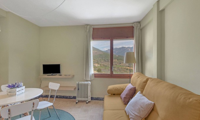 Sant Llorenc de Morunys Apartment | Apartment 'El Campanar' with Mountain View, Shared Garden and Wi-Fi
