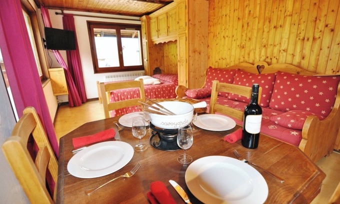 La Chapelle-d'Abondance Apartment | Apartment 'Les Cornettes De Bise' with Mountain View and Balcony