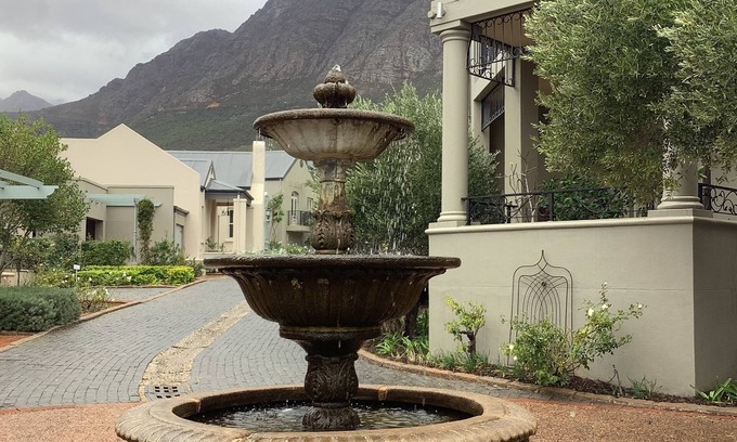 Saint-Cyr-au-Mont-d'Or Apartment | Apartment Franschhoek, 2 BedroomsnPool, Spa, restaurantnStunning security estate