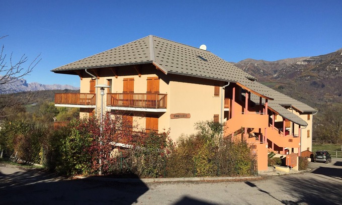 Saint-Leger-les-Melezes Apartment | Apartment with magnificent mountain views