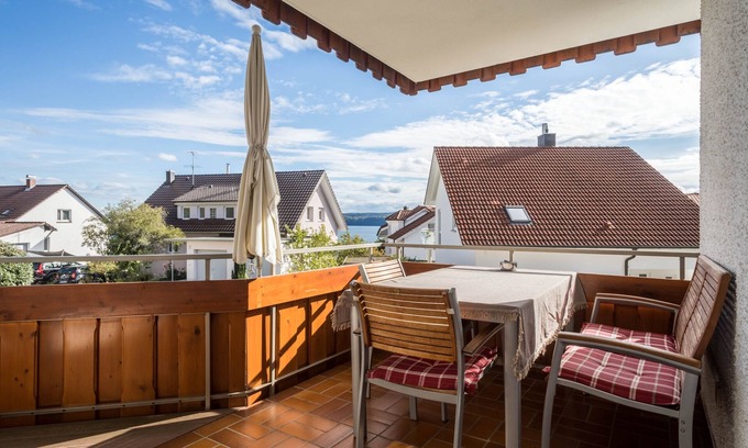 Sipplingen Apartment | Apartment "Ferienwohnung Lindau" with Covered Balcony, Wi-Fi & TV