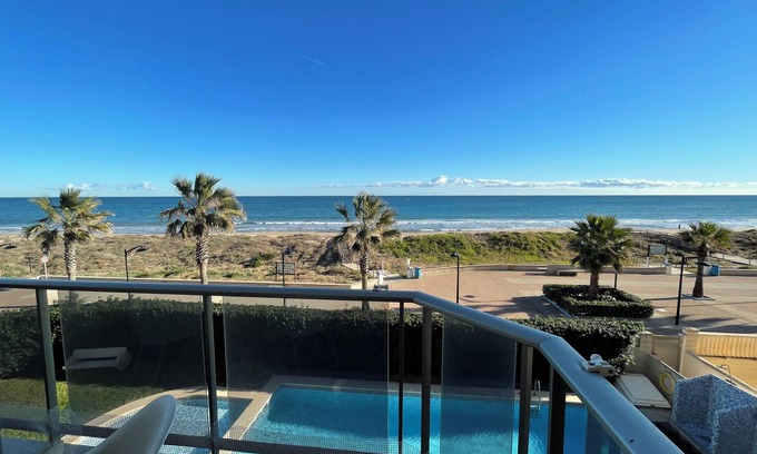 Daimuz Apartment | Apartment with sea view. Beachfront