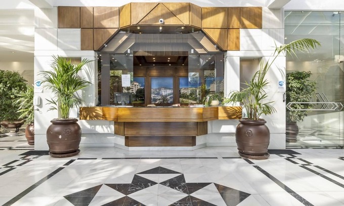 Puerto Banus Apartment | Apartment in Las Gaviotas for 6 people | 2-202