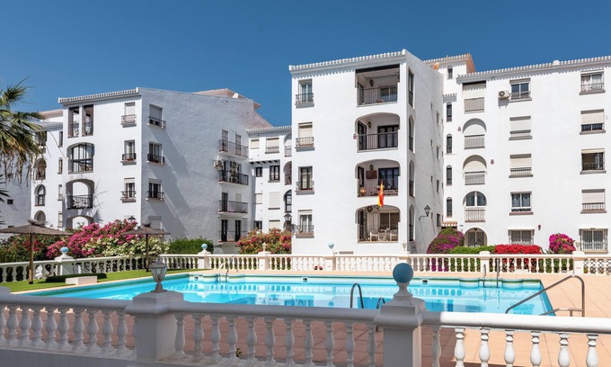San Luis de Sabinillas Apartment | Apartment 'Manilva Home' with Mountain View, Wi-Fi and Air Conditioning