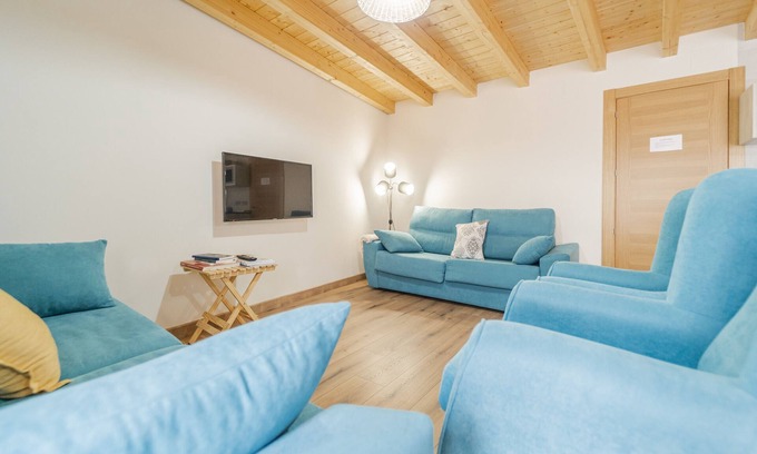 San Martin de Rubiales Apartment | Apartment 'Agua' with Shared Garden, Balcony and Wi-Fi