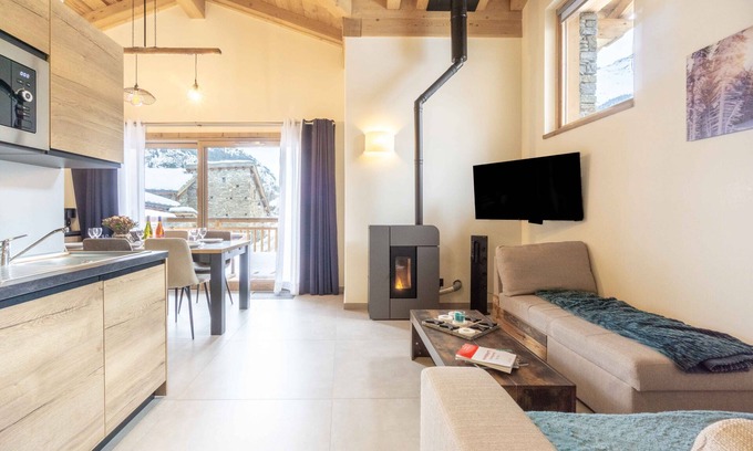 Val Cenis Apartment | Apartment 'Chalet La Parrachée' with Balcony, Wi-Fi and Air Conditioning