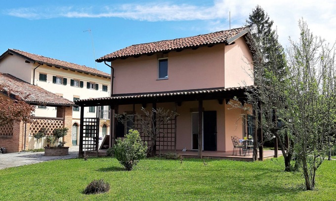 Mombaruzzo House | Apartment in a detached house ideal for couples with children fenced garden