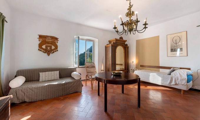 Castiglione Chiavarese Apartment | Apartment with sea view and shared garden