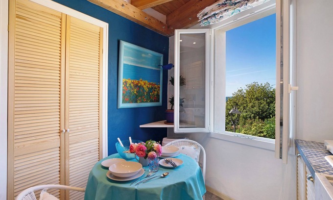 San Bartolomeo al Mare Apartment | Apartment 'La Libellula Blu' with Sea View, Wi-Fi and Air Conditioning