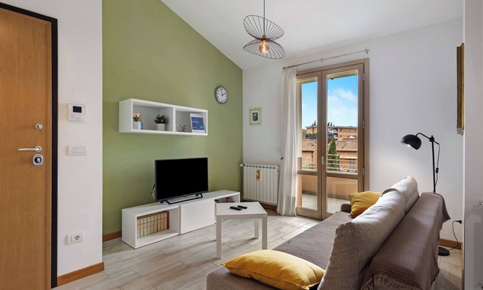 Tavarnelle Val di Pesa Apartment | Apartment 'Heart Of Chianti' with Private Terrace and Wi-Fi