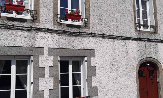 Le Dorat Apartment | Apartment 1 a lovely 1 bed flat with garden and parking. No fees.