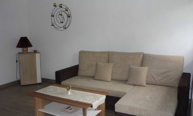 Silberstedt Apartment | Apartment 1 - Horn: Vacation in a thatched house in Schleswig-Holstein