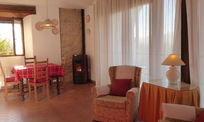 Ibero Cottage | Apartment (2+1pax) next to the river, with pool and 10 minutes from Pamplona.