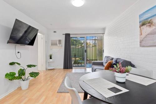 Rivervale Hotel | Apartment 2 Burswood