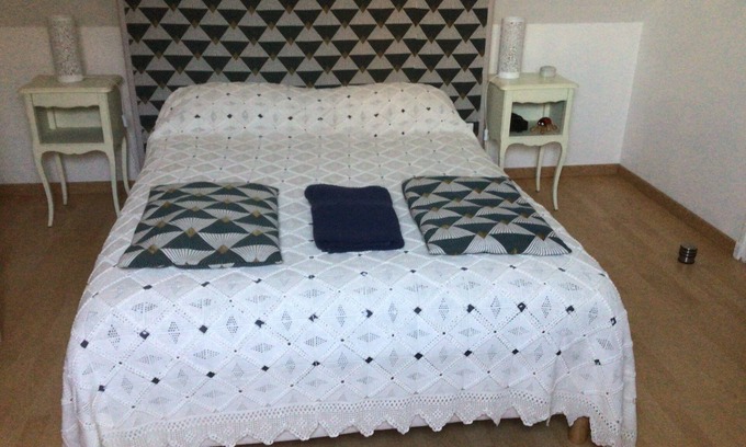 Blois Apartment | Apartment 2 minutes from Jeu de Paume Very close to town center, quiet location