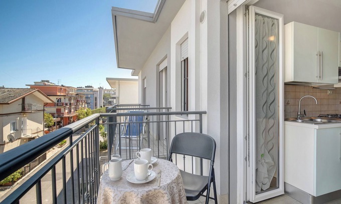Jesolo Apartment | Apartment '2 Piano' with Shared Terrace, Wi-Fi and Air Conditioning