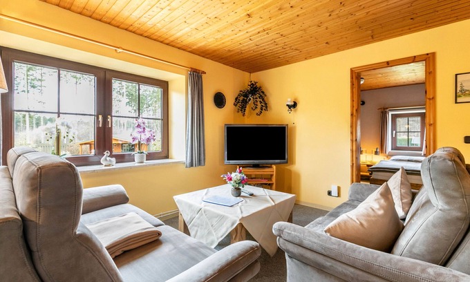 Ostrohe Apartment | Apartment '2' with Shared Terrace and Wi-Fi