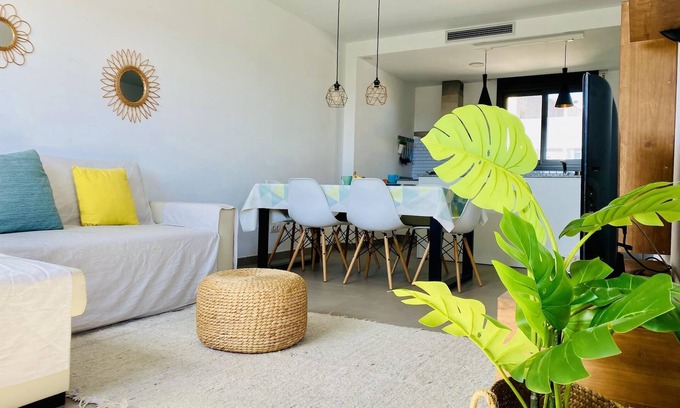 Torredembarra Apartment | Apartment 200m beach and station only 45min BCN