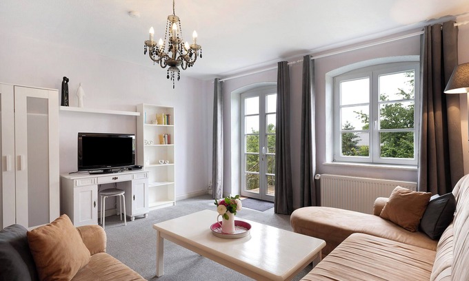 Schlagsdorf Apartment | Apartment '3,5 Zimmer Wohnung' with Shared Garden, Balcony and Wi-Fi