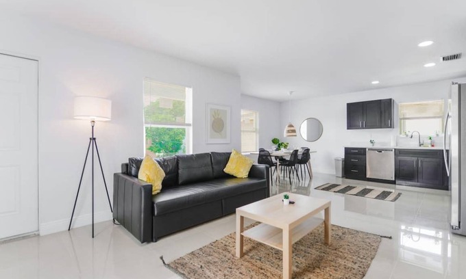 Gladeview Apartment | Apartment ∙ 3 bedrooms ∙ 8 guests