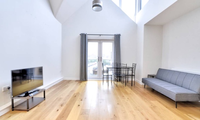 Rayleigh Apartment | Apartment ∙ 3 bedrooms ∙ 7 guests