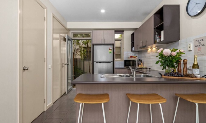 Shepparton South Apartment | Apartment 3 · Central Shepparton opposite Lake Victoria 3