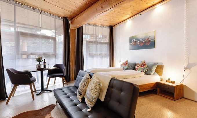 Rosenfeld Apartment | Apartment '-3-die Drei, Studio 35qm' with Private Terrace, Shared Garden and Wi-Fi