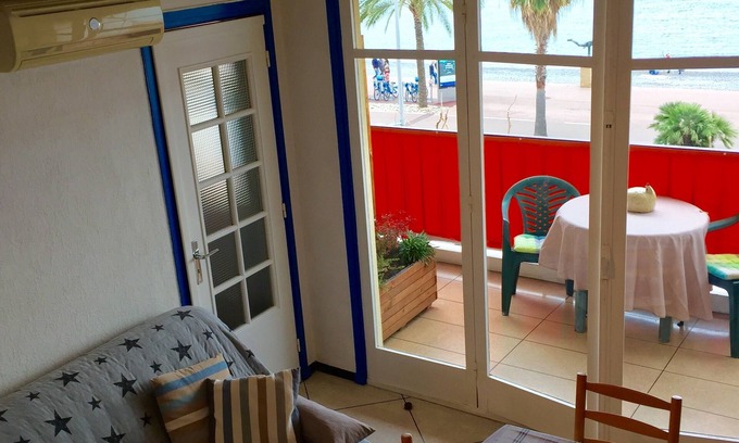 Cros-de-Cagnes Apartment | Apartment 30 m2 in Cagnes between Cannes and Nice 30 meters from the beach, sea view