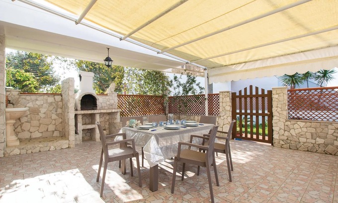 Manfredonia Apartment | Apartment 300 m from the sea of Scalo dei Saraceni, a tourist village south of Manfredonia (15 km),