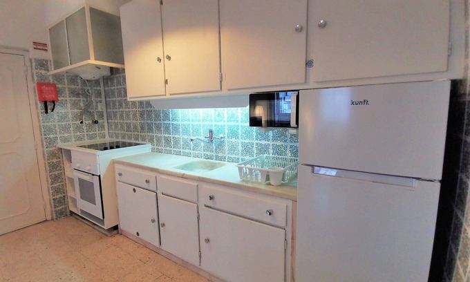 Paco De Arcos Apartment | Apartment 5 minutes from the beach - up to 4 cars. 30mn from Lx