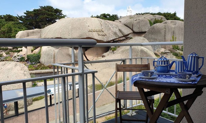 Tregastel Apartment | Apartment 50m from Coz-Pors beach in TREGASTEL