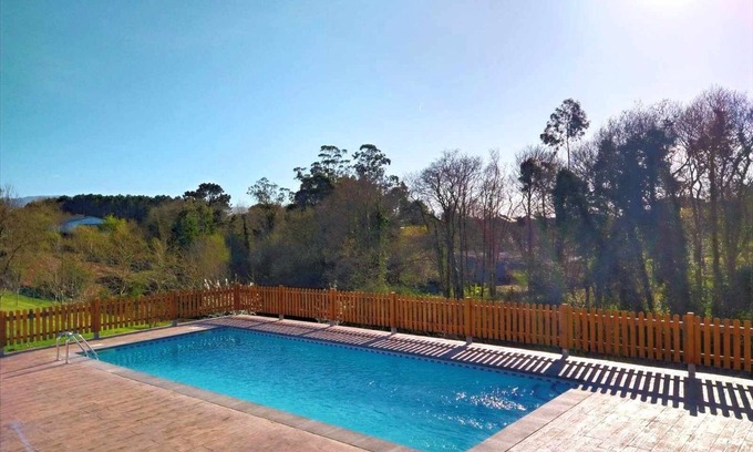 Serantes Apartment | Apartment 6: Three bedrooms, porch and swimming pool