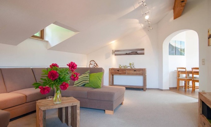 Ruhpolding Apartment | Apartment 7/1009, 59sqm, balcony, kitchen, 1 bedroom and 1 living/bedroom, max. 3 p. WLAN