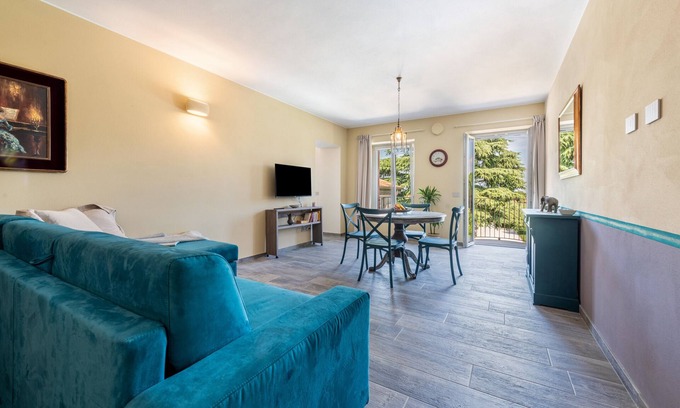 Soiano del Lago Apartment | Apartment 'Abaye 4 Merlot - Charm' with Shared Pool, Wi-Fi and Air Conditioning