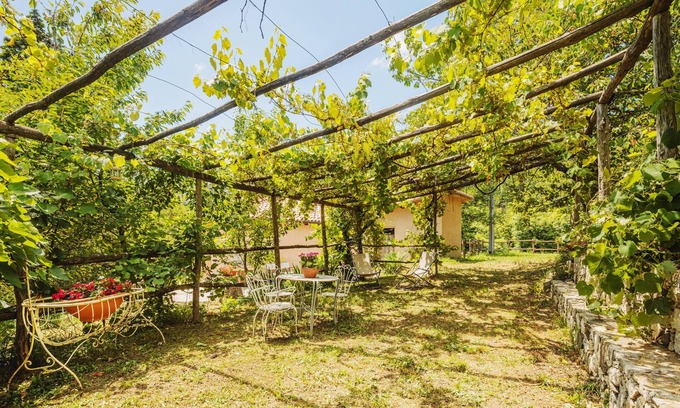 Carro Apartment | Apartment 'Agriturismo Il Filo Di Paglia' with Mountain View, Shared Garden and Wi-Fi