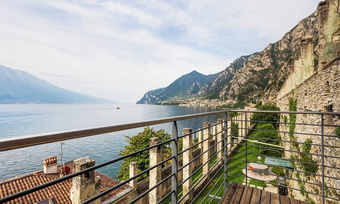 Limone sul Garda Apartment | Apartment 'Alba' with Lake View, Wi-Fi and Air Conditioning
