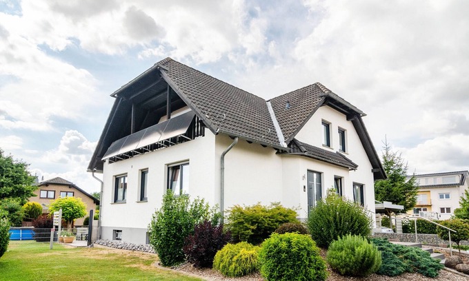 Warburg Apartment | Apartment 'An Der Ohme' with Private Garden, Balcony and Wi-Fi