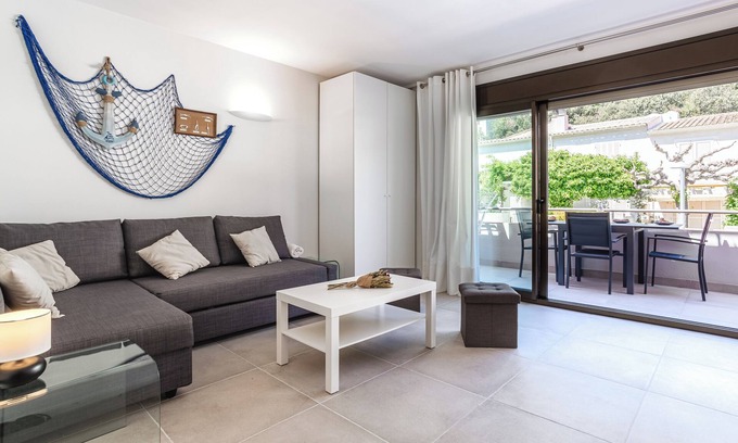 Sa Riera Apartment | Apartment 'Antic Plankton - Sa Riera, Begur' with Private Terrace, Wi-Fi and Air Conditioning