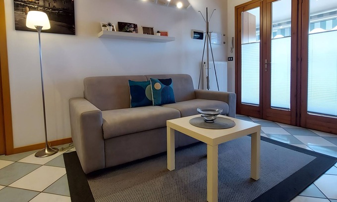 Colà Di Lazise Apartment | Apartment 'Apart Dina' with Private Terrace, Wi-Fi and Air Conditioning