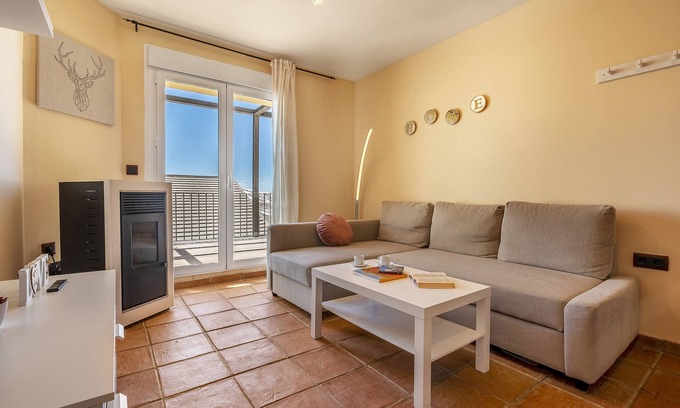 Pradollano Apartment | Apartment 'Apartamento Deluxe Con Terraza 31 D' with Mountain View, Private Terrace and Wi-Fi