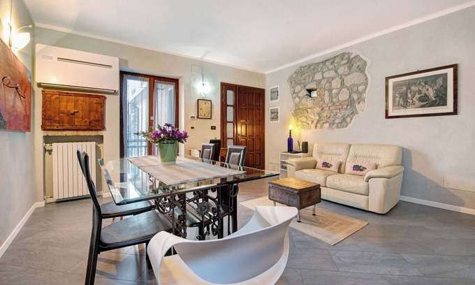 Moniga del Garda Apartment | Apartment 'Appartamento Piccolo Principe' with Balcony, Wi-Fi and Air Conditioning