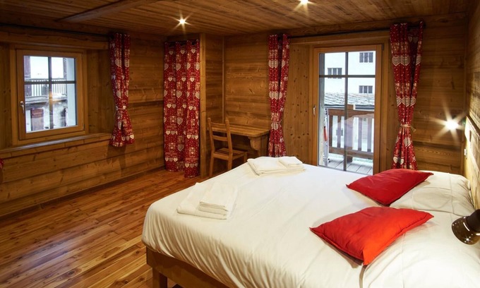 Cogne House | Apartment 'Appartamento 1' with Balcony and Wi-Fi