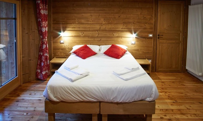 Cogne House | Apartment 'Appartamento 2' with Balcony and Wi-Fi