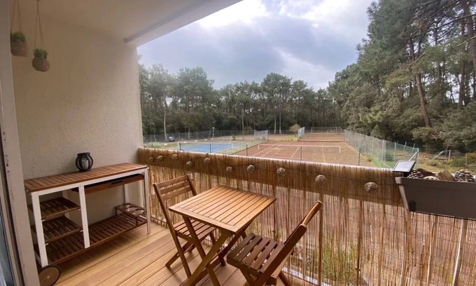 Jard-sur-Mer Apartment | Apartment 'Appartement Au Parc De La Grange' with Shared Pool, Balcony