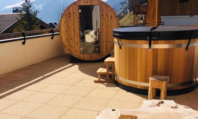 Vaujany Apartment | Apartment 'Appartement Cocooning-sauna-jacuzzi' with Mountain View, Private Terrace and Wi-Fi