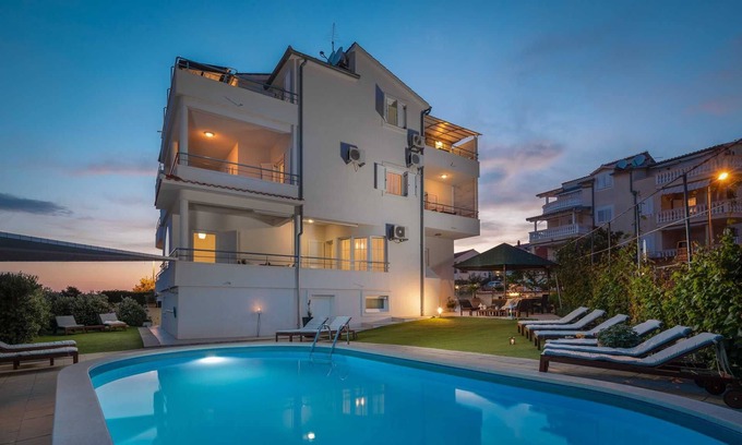Vodice Apartment | Apartment Arausa with Pool VI