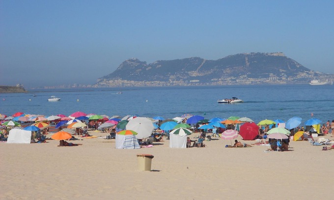 Cabrita Apartment | apartment at the beach of Getares with roomsbikeanddive