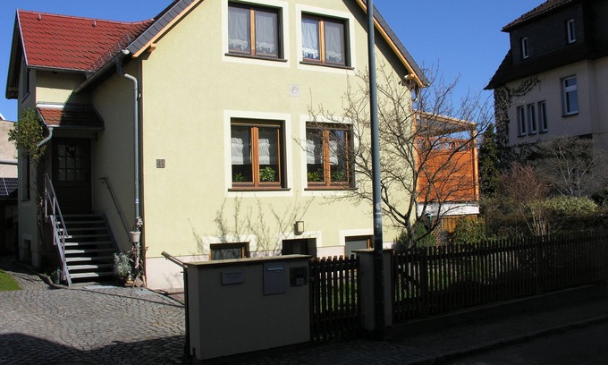 Radebeul Apartment | Apartment 'Auenweg' with Shared Pool, Shared Garden and Wi-Fi