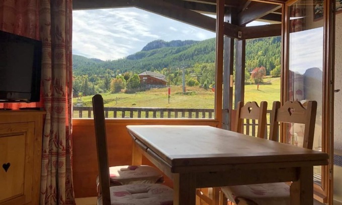 Puy-Saint-Vincent Apartment | Apartment Aux Pieds des Pistes