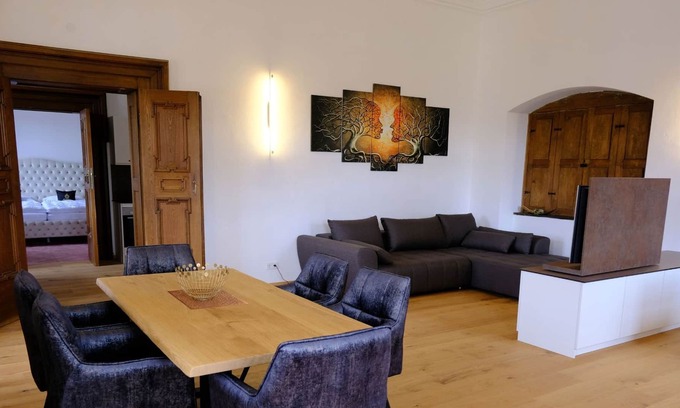 Aurolzmunster Apartment | Apartment Azalea - Innviertler Versailles Boutique Apartments